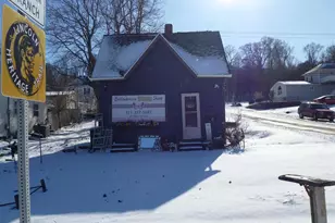 398 W 3rd, Dallas City, IL 62330 - Photo 3