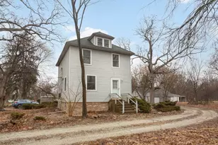 555 Trailside Ln, Des Plaines, IL 60016 - Photo 1