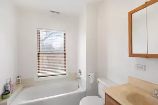 555 Trailside Ln, Des Plaines, IL 60016 - Photo 5