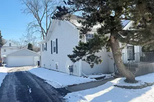 1645 Illinois St, Des Plaines, IL 60016 - Photo 3