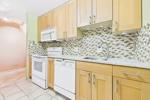 3930 N Pine Grove Ave, Chicago, IL 60613 - Photo 7