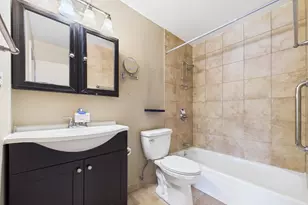 3930 N Pine Grove Ave, Chicago, IL 60613 - Photo 11