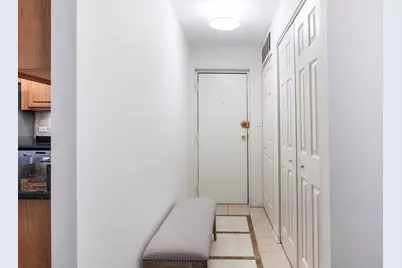 221 N Kenilworth Avenue #208, Oak Park, IL 60302 - Photo 5