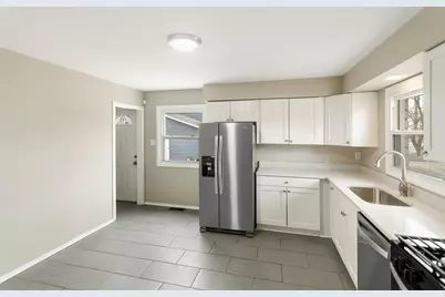 807 Blackhawk Drive, University Park, IL 60484 - Photo 7