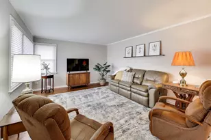 239 N Lind Ave, Hillside, IL 60162 - Photo 3