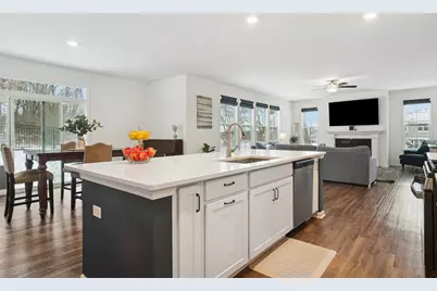 1083 Williamsbury Drive, Crystal Lake, IL 60012 - Photo 9