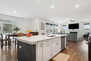 1083 Williamsbury Dr, Crystal Lake, IL 60012 - Photo 9