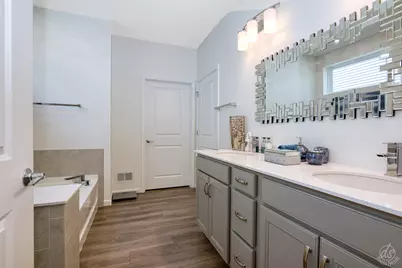 824 Spring Drive, Lindenhurst, IL 60046 - Photo 13