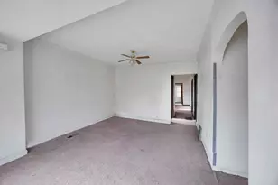 9352 S Woodlawn Ave, Chicago, IL 60619 - Photo 13