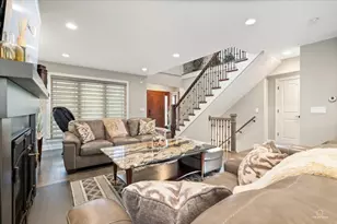 1052 Margret St, Des Plaines, IL 60016 - Photo 3