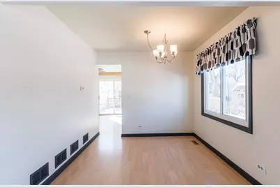 230 Ashley Court, Roselle, IL 60172 - Photo 7