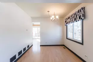 230 Ashley Ct, Roselle, IL 60172 - Photo 7