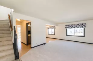 230 Ashley Ct, Roselle, IL 60172 - Photo 3