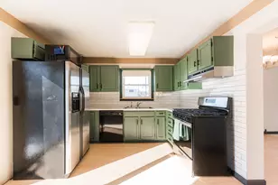 230 Ashley Ct, Roselle, IL 60172 - Photo 9