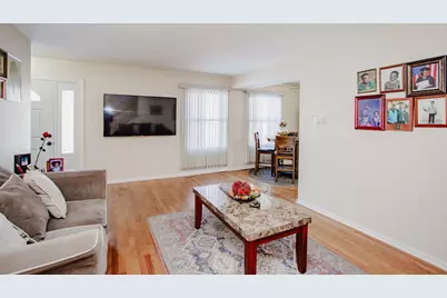 375 Ashwood Court, Vernon Hills, IL 60061 - Photo 3