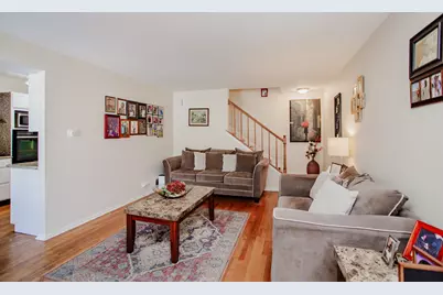 375 Ashwood Court, Vernon Hills, IL 60061 - Photo 5