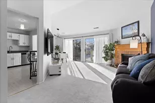 1606 Stratford Ct, Wheeling, IL 60090 - Photo 3