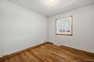 906 Carol Ave, Elgin, IL 60123 - Photo 15