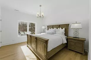 19 Marina Dr, Des Plaines, IL 60016 - Photo 13