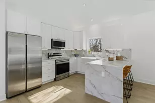 19 Marina Dr, Des Plaines, IL 60016 - Photo 9