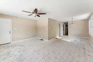 10351 Parkside Ave, Oak Lawn, IL 60453 - Photo 7