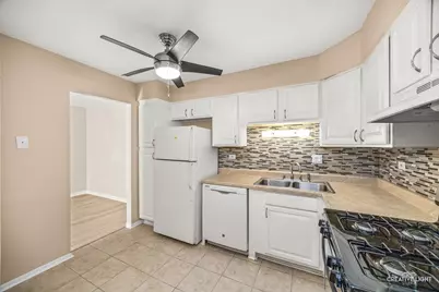 7323 Blackburn Avenue #203, Downers Grove, IL 60516 - Photo 9