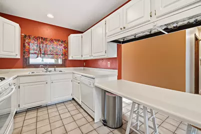 4911 Redbird Lane, Crystal Lake, IL 60012 - Photo 5