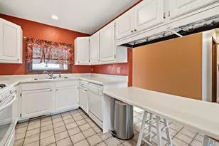 4911 Redbird Ln, Crystal Lake, IL 60012 - Photo 5