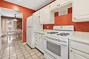 4911 Redbird Ln, Crystal Lake, IL 60012 - Photo 7