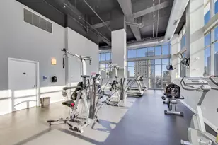 230 W Division St, Chicago, IL 60610 - Photo 25