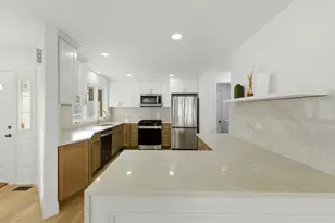 8648 Bally Castle Ln, Tinley Park, IL 60487 - Photo 11