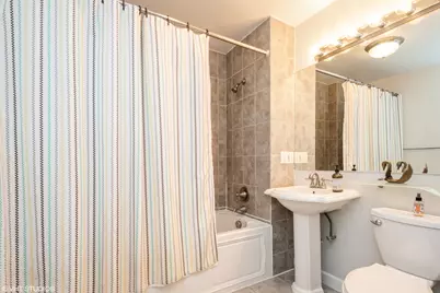 647 W Sheridan Road #1E, Chicago, IL 60613 - Photo 13