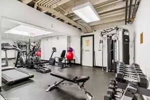 647 W Sheridan Rd, Chicago, IL 60613 - Photo 17