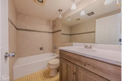 2017 W Oakleaf Drive, McHenry, IL 60051 - Photo 9