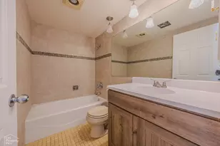 2017 W Oakleaf Dr, McHenry, IL 60051 - Photo 9