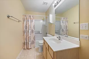 132 Meredith Ln, Streamwood, IL 60107 - Photo 21