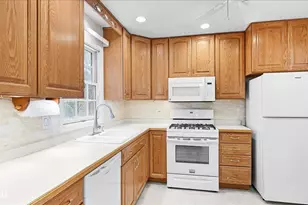 1216 E Elm St, Wheaton, IL 60189 - Photo 11