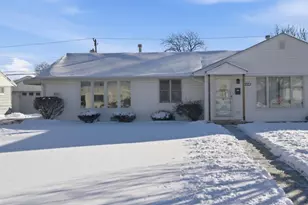 8765 S Beck Pl, Hometown, IL 60456 - Photo 1