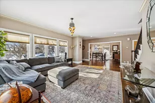 315 Bartram Rd, Riverside, IL 60546 - Photo 9