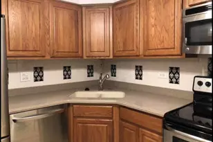 1125 Pleasant Run Dr, Wheeling, IL 60090 - Photo 7