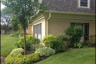 1125 Pleasant Run Dr, Wheeling, IL 60090 - Photo 17