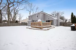 275 N Fiore Pkwy, Vernon Hills, IL 60061 - Photo 25