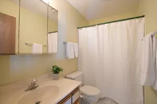 275 N Fiore Pkwy, Vernon Hills, IL 60061 - Photo 23