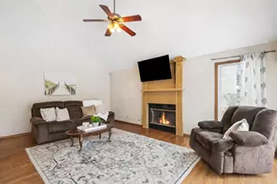 275 N Fiore Pkwy, Vernon Hills, IL 60061 - Photo 11