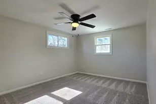 946 W Arlington Ln, Crete, IL 60417 - Photo 13