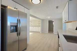 946 W Arlington Ln, Crete, IL 60417 - Photo 7