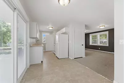 2210 N Fairmount Street, Davenport, IA 52804 - Photo 9
