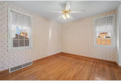 880 Bemis Road, Glen Ellyn, IL 60137 - Photo 15