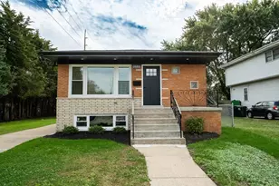 2601 W 98th Pl, Evergreen Park, IL 60805 - Photo 1