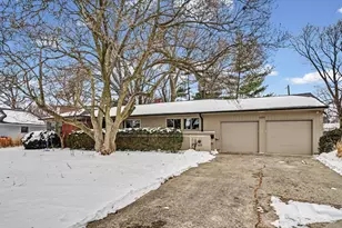 605 S James St, Champaign, IL 61821 - Photo 3